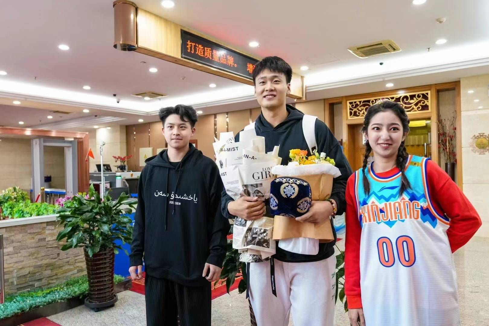让白玉侠感到惊喜的是，索尼A9F还支持主流校准软件CalMAN，无需复调校一键就可以将画面色彩同步于所有监视器的标准